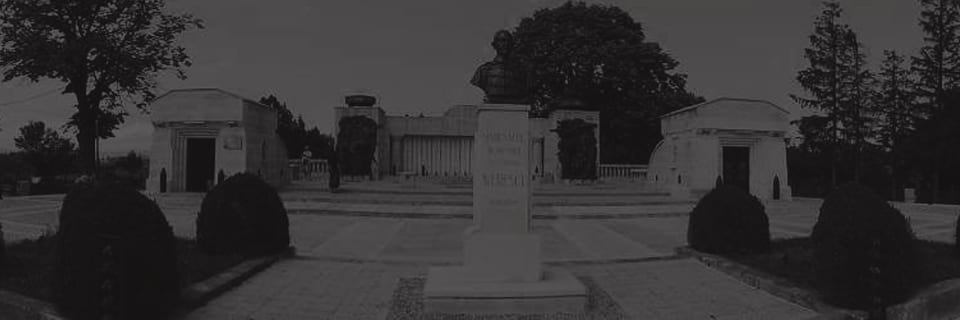 Black and white panoramic view of the Mărăști Mausoleum, with the bust of Marshal Averescu in the foreground