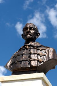 Bronze bust of Marshal Averescu in military uniform, sculpted by Oscar Späthe, against the blue sky