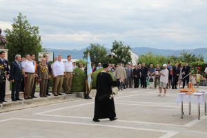 Archpriest Oscar Frunză using a censer in front of officials and the public at Mărăști 99