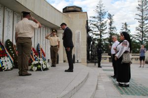 Wreath-laying and military salute at the Mărăști Mausoleum in front of commemorative plaques